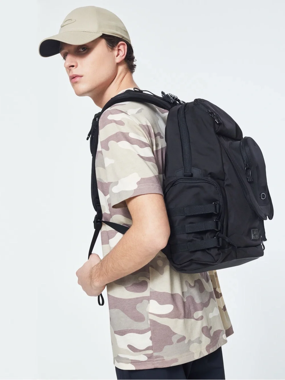 Oakley Icon 2.0 Black Men's Everyday Backpack with Front Utility Pocket